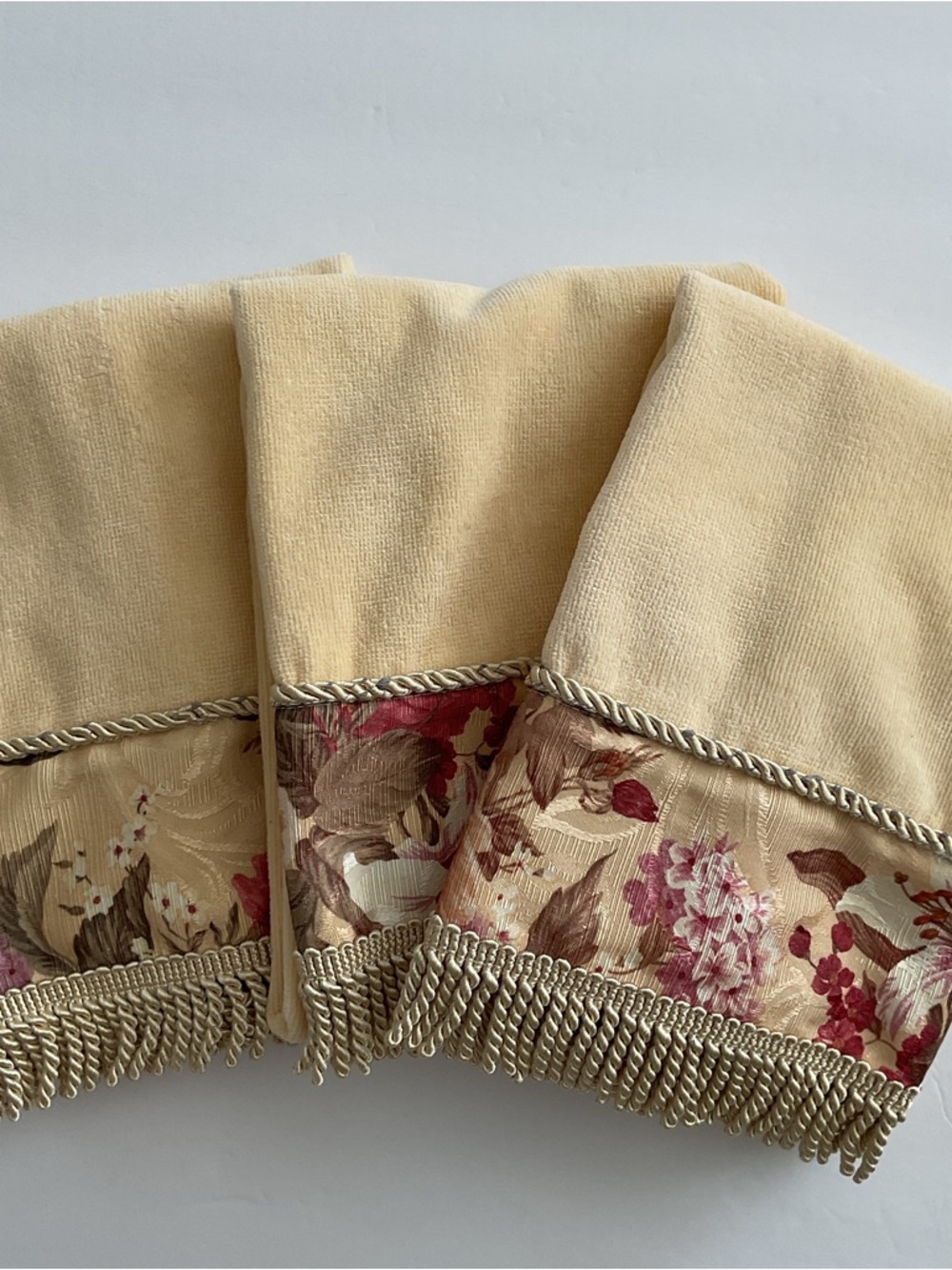 Aussino Hand Towels 3 Yellow Fringe Trim
